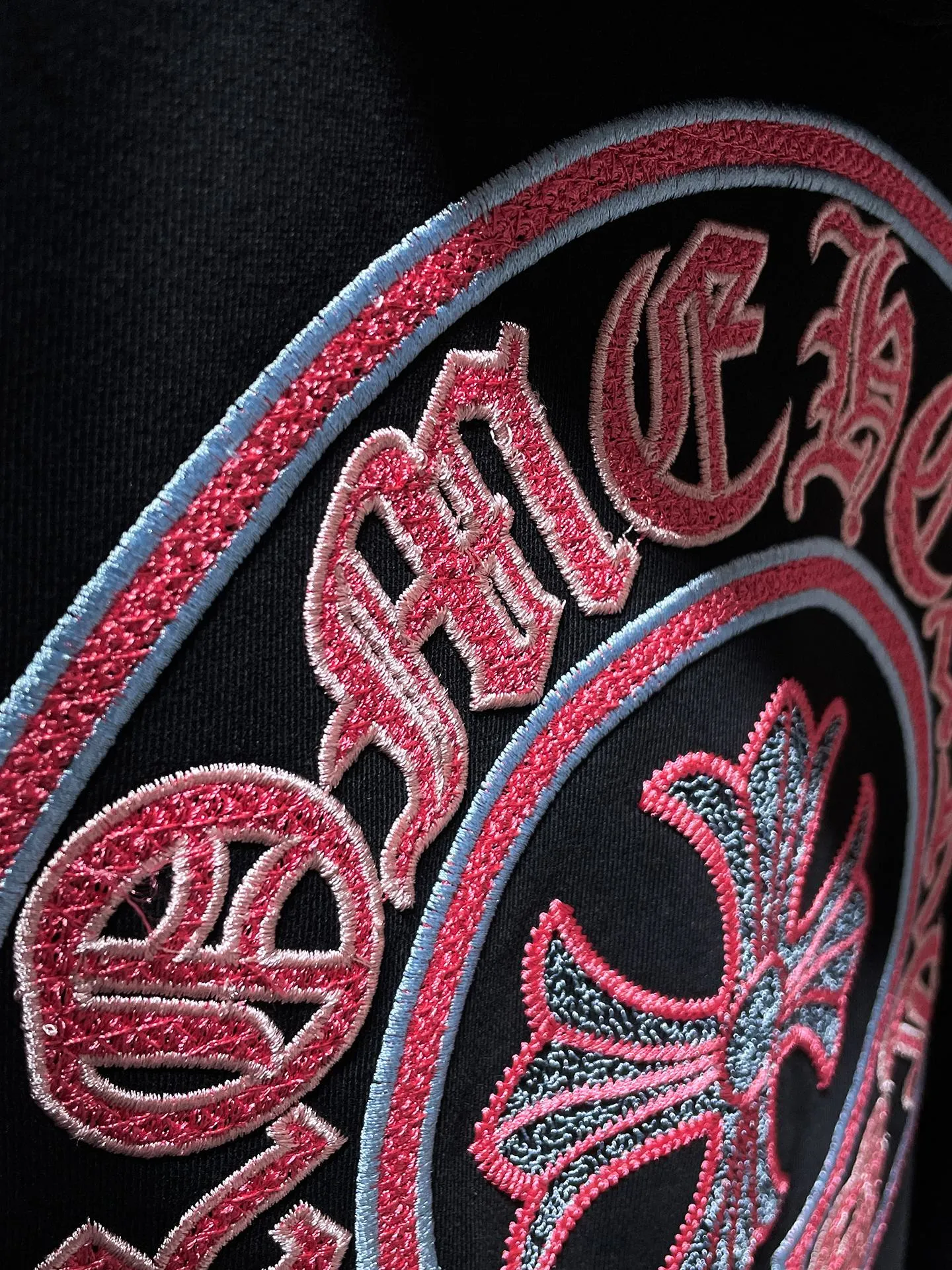 P270 Chrome Hearts Autumn and Winter 2025 Counter Synchronization Chrome Horseshoe Sanskrit Cross Embroidery Hooded Sweatshirt Vacuum Embroidery Method! Heavy embroidery! ! ! Tens of thousands of needles! ! Improved customized version of 1:1 high-gram weight high-quality fabric Recommended color: white black code number: S, M, L, XL
